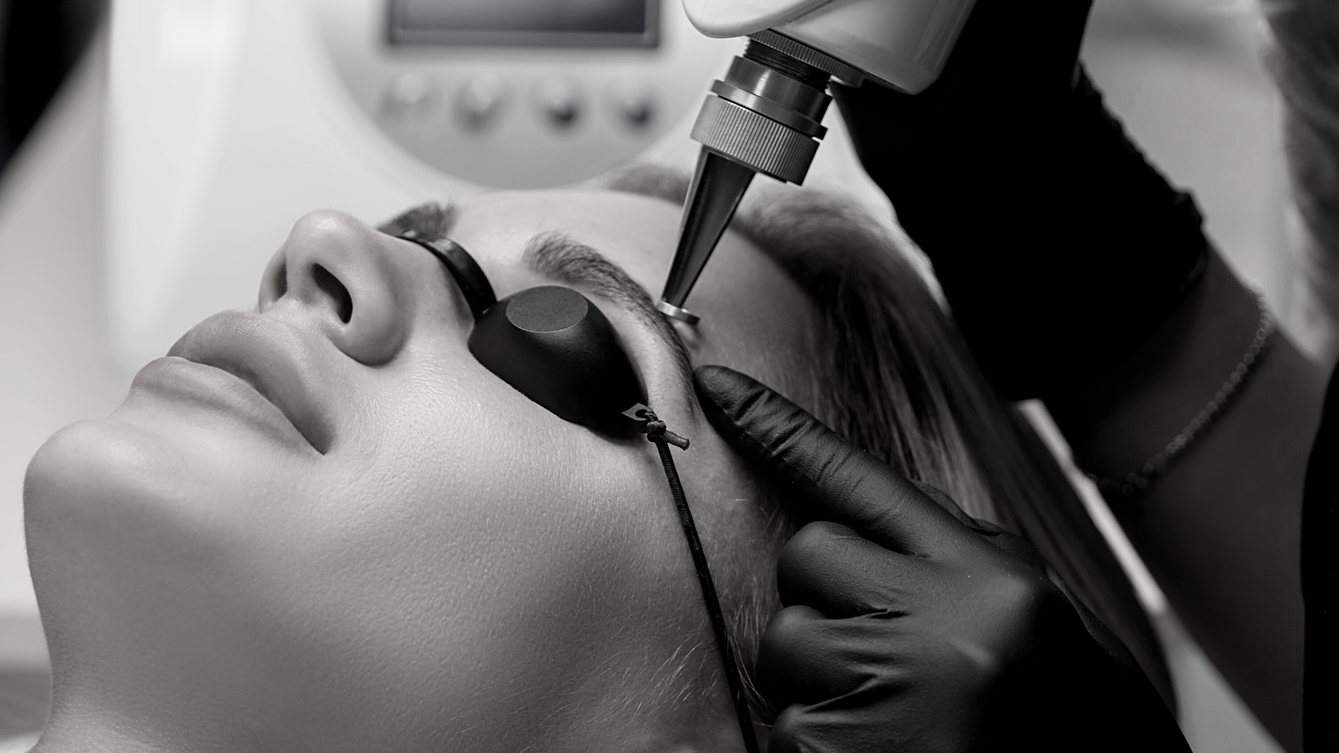 détatouage sourcils à Lyon